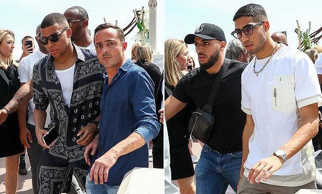 西甲战报：亚马尔传射，奥尔莫双响，巴塞罗那3-1阿拉维斯（西甲：亚马尔传射，奥尔莫梅开二度，巴萨3-1力克阿拉维斯）