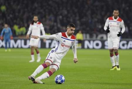 普利西奇成为英雄，AC米兰逆转都灵，重返意甲榜首（普利西奇一锤定音，AC米兰逆转击败都灵，重登意甲榜首）