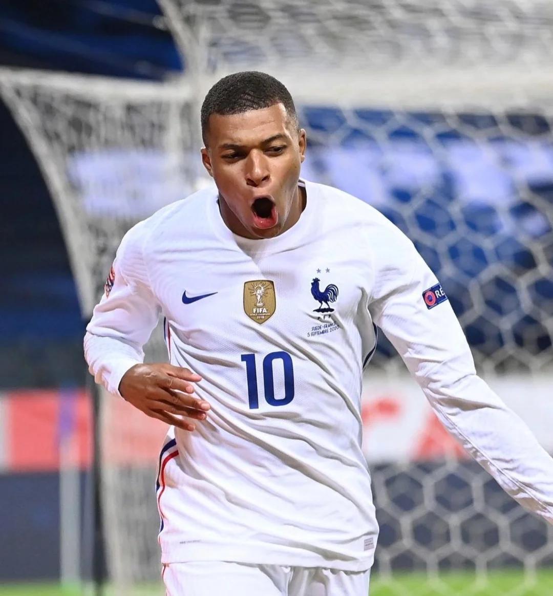 特瓦斯随行西班牙国王访华，向国内推广西甲联赛（特瓦斯陪同西班牙国王访华，在华推介西甲联赛）