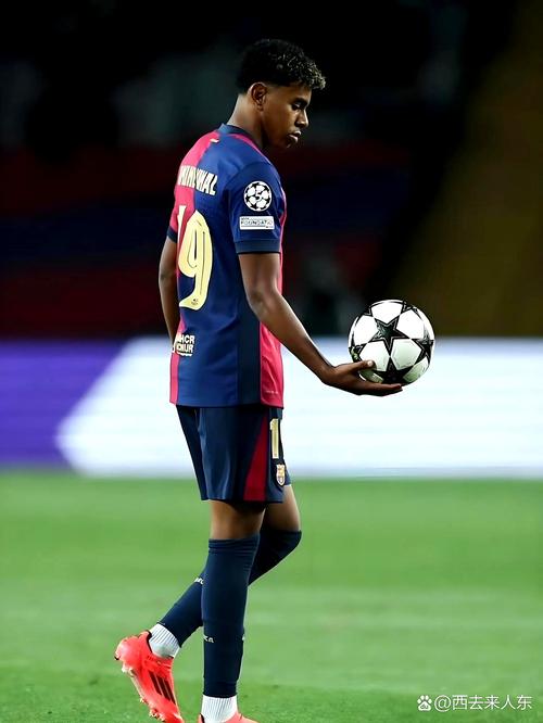 特瓦斯随行西班牙国王访华，向国内推广西甲联赛（特瓦斯陪同西班牙国王访华，在华推介西甲联赛）