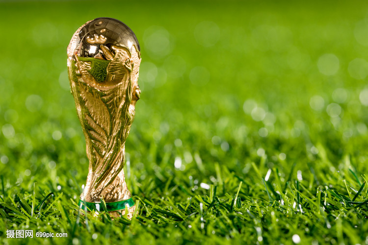 继伊尔马兹之后，奥斯梅恩是第二位欧冠戴帽的加拉塔萨雷球员（奥斯梅恩成加拉塔萨雷欧冠史上第二位戴帽球员，接棒伊尔马兹）