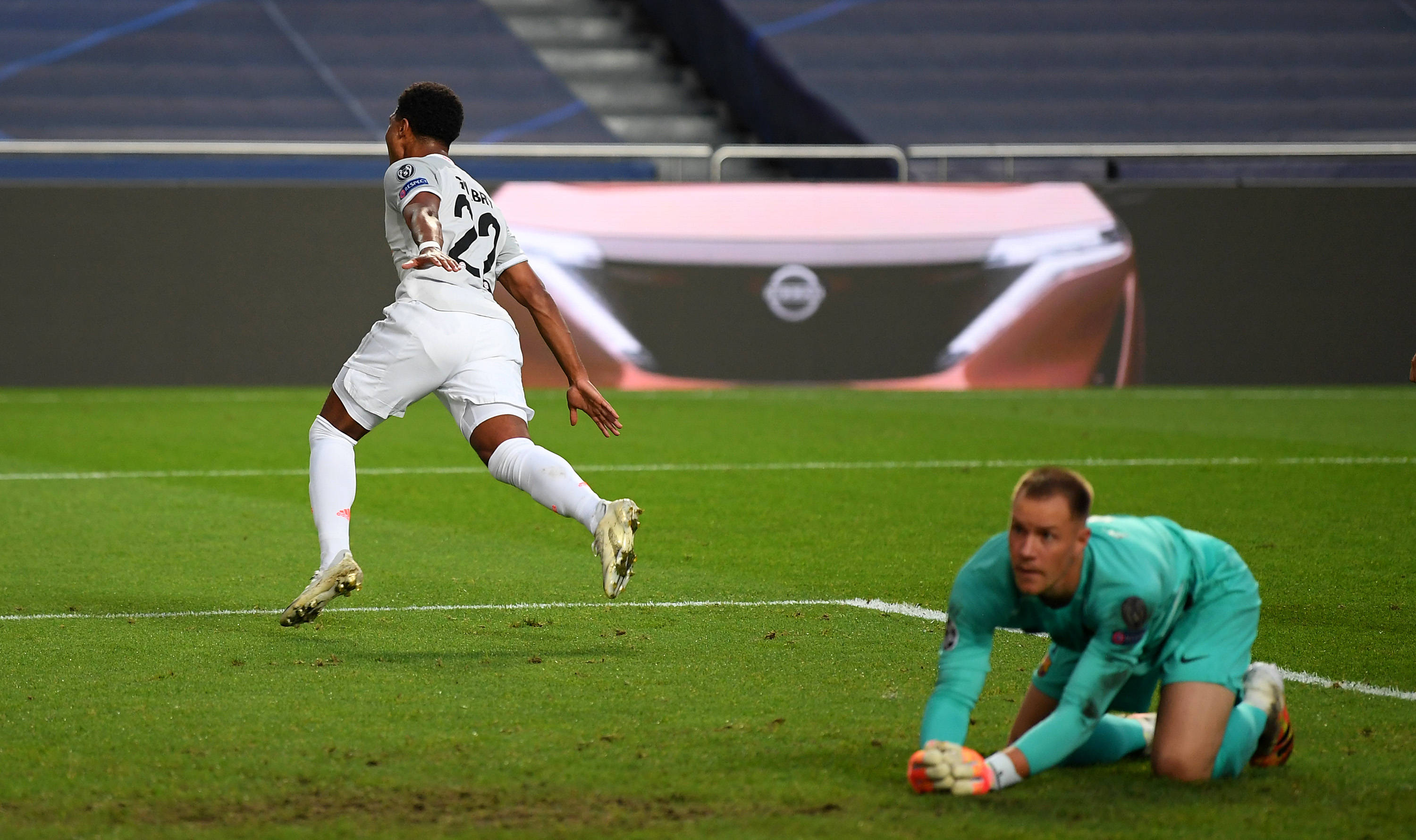 巴萨vs贝蒂斯首发：安东尼PK亚马尔，拉师傅、佩德里先发