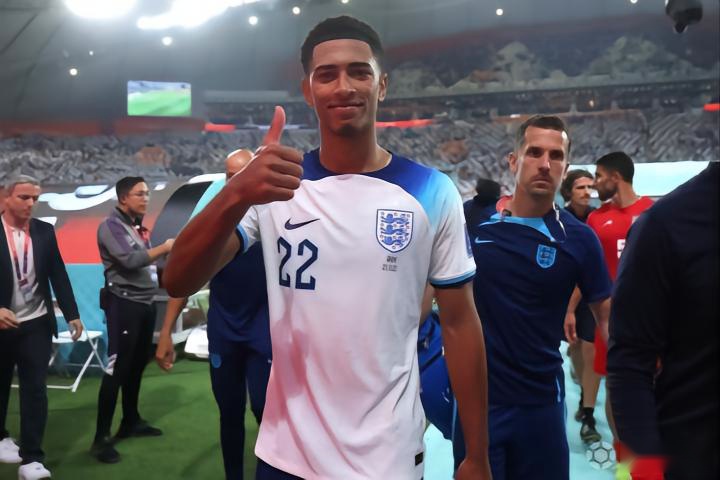 天空体育：张伯伦目前正在阿森纳训练，同时筹划下一步动向